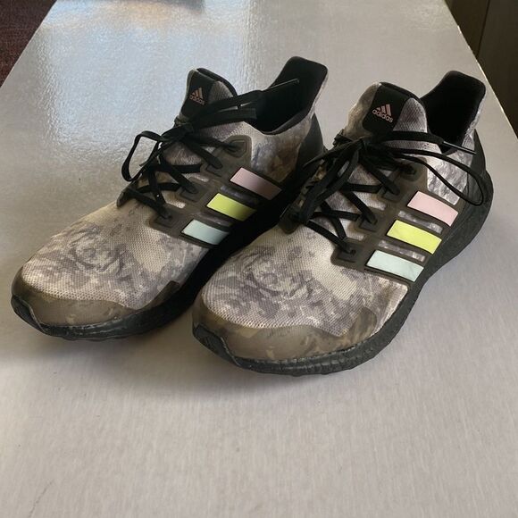 ADIDAS ULTRABOOST Men’s Sneakers Size 10 - Picture 3 of 9